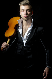 小提琴的男人
