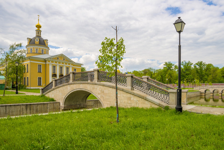 在莫斯科举行春季传统俄罗斯古典建筑风格的东正教教堂