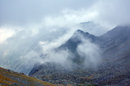 美丽的风景，与高大的山脉