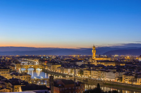 与 Ponte Vecchio，意大利佛罗伦萨的视图