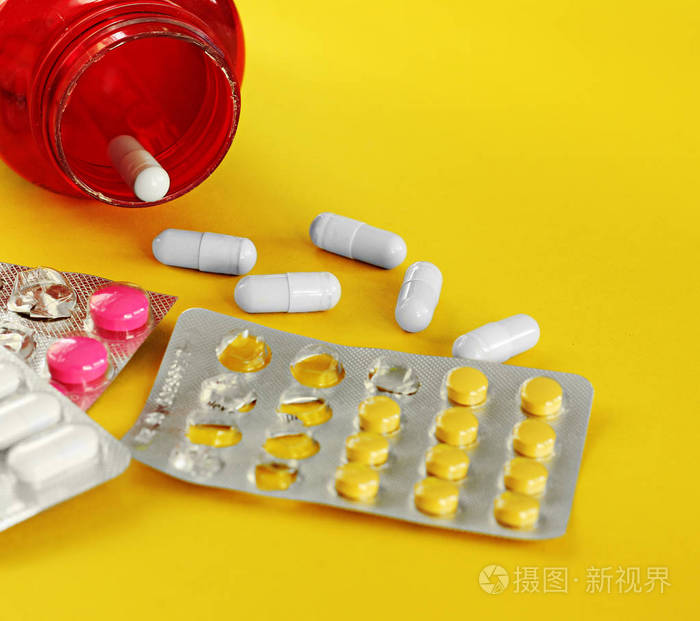 丸和另一种药物的非法使用兴奋剂的操作.药房抗生素和