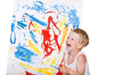 小孩子画描绘在画架上。教育。创造力。工作室画像在白色的背景