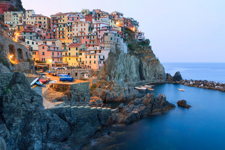 Manarola 迷人的小渔村，色彩缤纷的房子