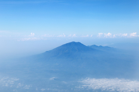 从飞机窗口山崩地貌景观图片