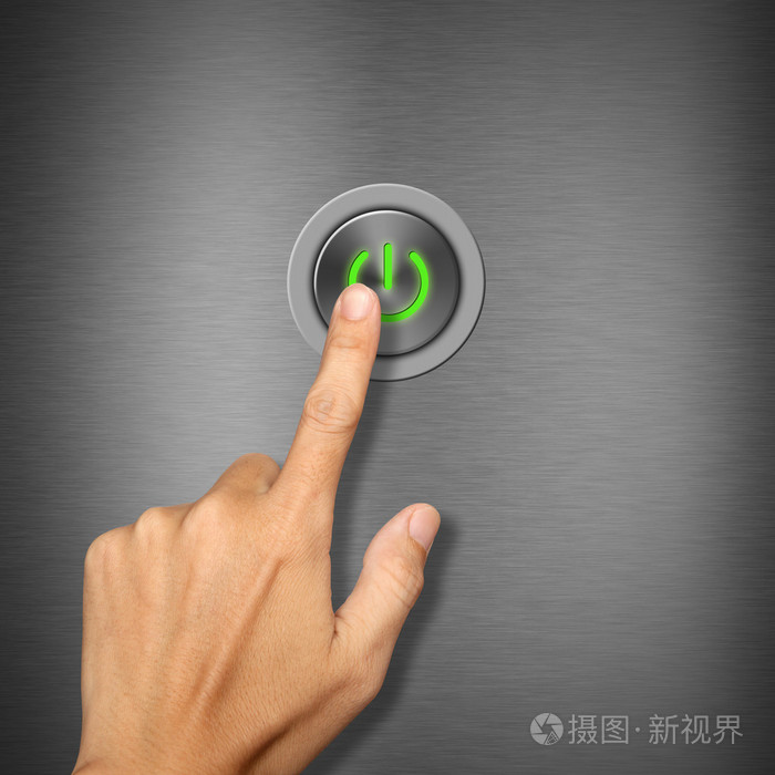 手压金属背景上的电源按钮