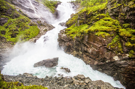 火焰，挪威的 Kjosfossen 瀑布