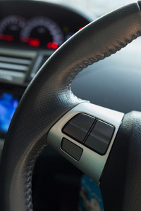 汽车方向盘使用空白按钮控制系统