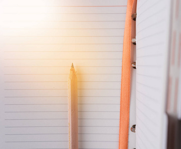商务笔记本和棕铅笔背景