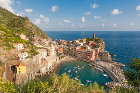 海洋和港口在多彩村 vernazza，ci 景区视图