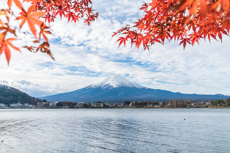 在日本河口湖湖山富士 San