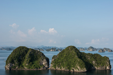 哈龙湾假日