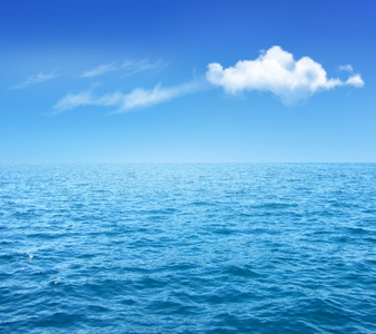 自然背景与蓝色大海和蓝天白云。矢量