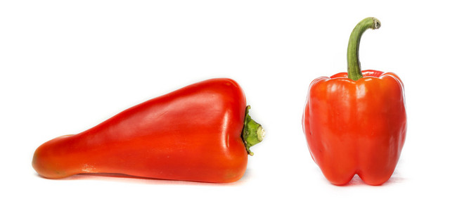 两个不同的红辣椒