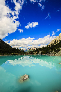 Lago di Sorapiss 神奇绿松石色的水。谅解备忘录 