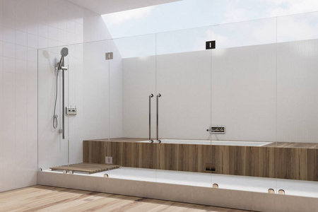 白色浴室内部的木制浴缸，淋浴，一边