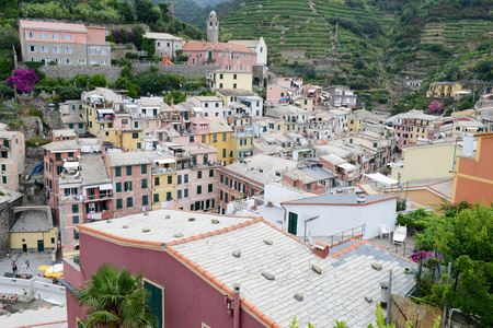 美丽的景色多彩村庄 Vernazza，意大利