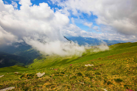 与云摸山，秀丽的山谷