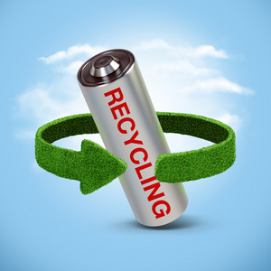 回收的电池和蓄电池。用绿色箭头从草的概念。回收的概念