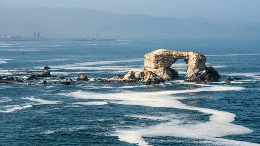 Portada Arch 的岩层，智利海岸线