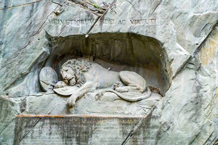 卢塞恩州的垂死狮子纪念碑。