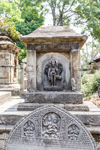 印度教的神，刻在石头上