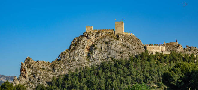 Sax 城堡要塞在大岩石在西班牙阿利坎特