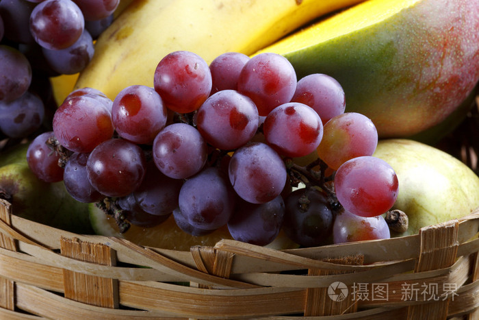 与葡萄 芒果 香蕉农场水果篮