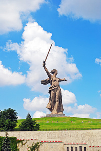 祖国调用雕像在马马耶夫库尔干