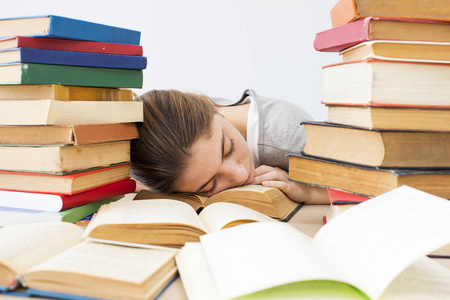 学生学习时睡