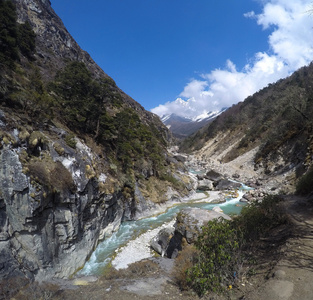 山脉和河流景观