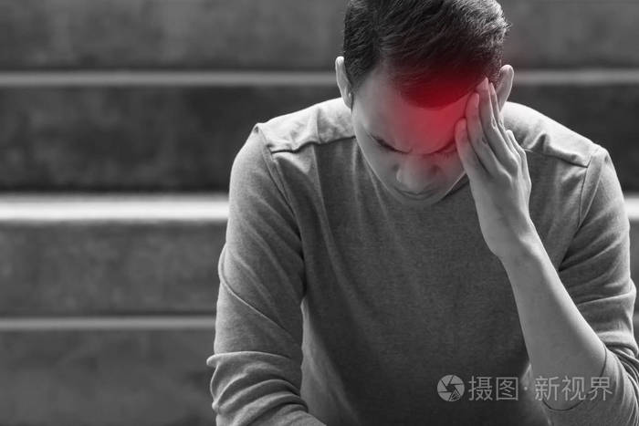 生病的人有头痛抑郁压力焦虑眩晕宿醉偏头痛