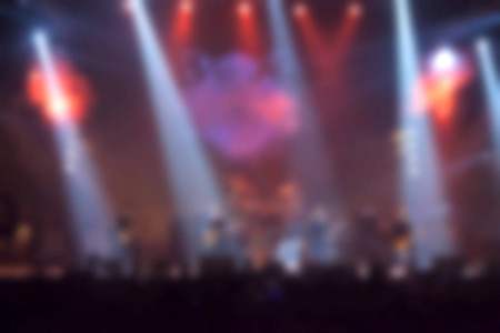 模糊图像背景的音乐家岩石在大摇滚音乐会
