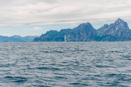 在挪威乘坐游艇出海