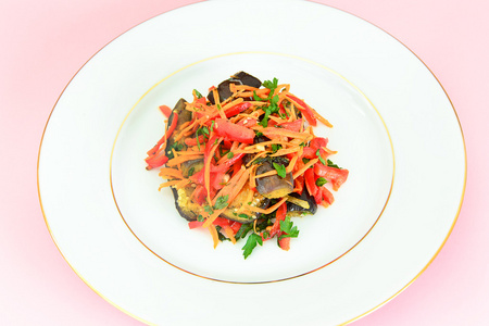 饮食和健康的食物 沙拉配茄子，胡萝卜