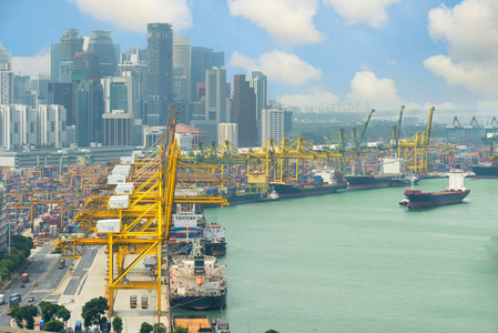新加坡货运码头，在世界最繁忙的港口之一
