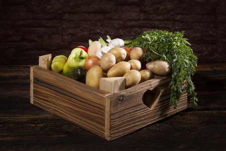 蔬菜在木箱