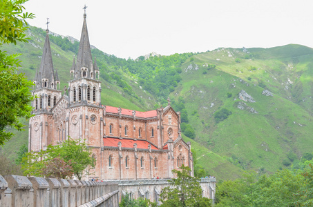 Covadonga 大教堂