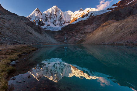 美丽的山川风景在科迪勒拉瓦