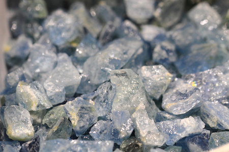 蓝色的海蓝宝石矿物图片