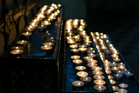 维尔纽斯天主教教堂的蜡烛全圣教堂