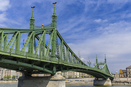 桥的自由在布达佩斯