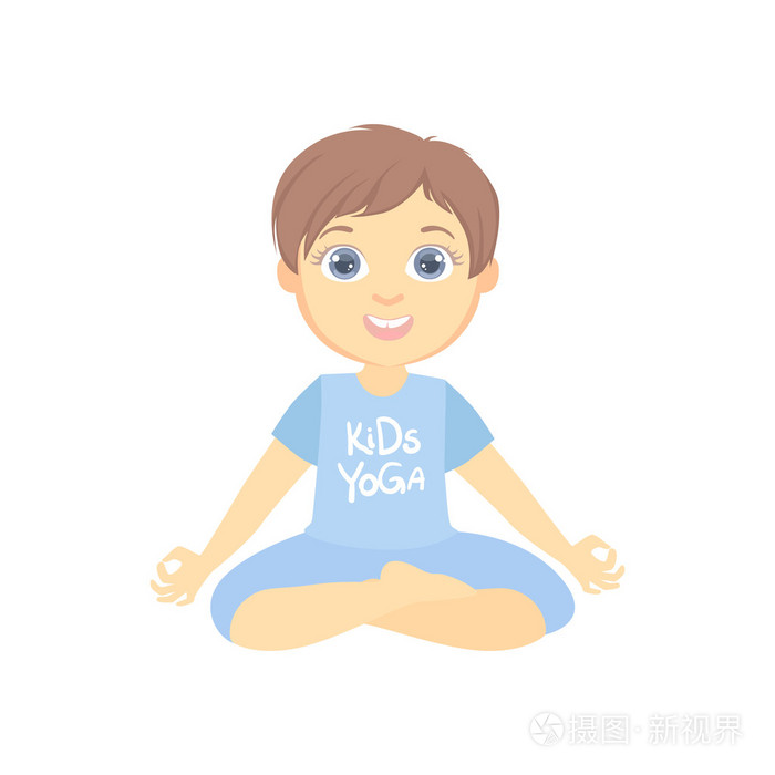 男孩坐在莲花的姿势