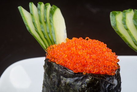 日本料理。三文鱼子的背景