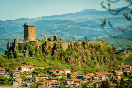 法国一座小山上的城堡图片