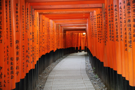 京都议定书6 月 2 日 伏见 Inari 寺 Inari 在京都。日本