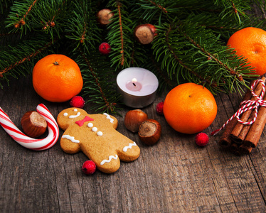 圣诞姜饼曲奇和橘子