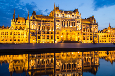 匈牙利首都布达佩斯，议会夜间拍摄