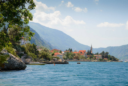 山地建筑景观, 从海到 Perast, 黑山的村庄