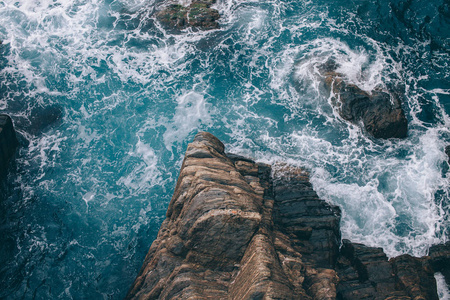风景如画的风景, 美丽的海和岩石在焦雷, 意大利
