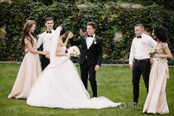 室外婚礼场地_结婚场地布景图片室外_室外羽毛球场地怎么画